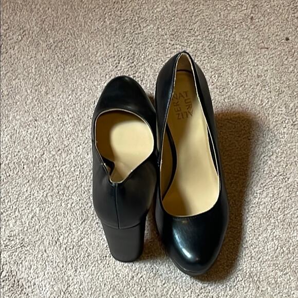 Naturalizer Elegant Black Leather Pumps. 8.5W - Picture 5 of 5
